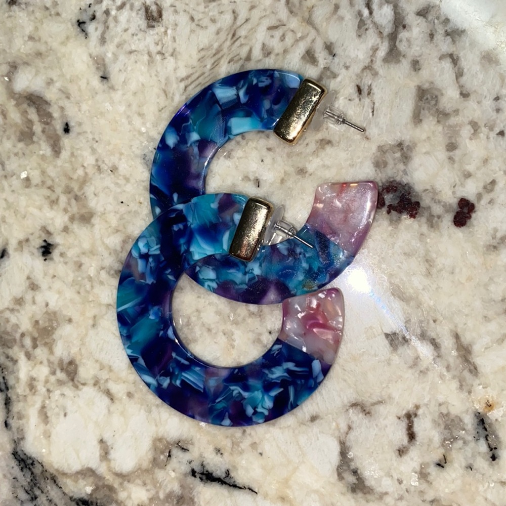 SEASIDE VIBE TORTOISE SHELL HOOPS